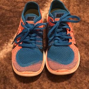 Nike Flyknit Tennis Shoes